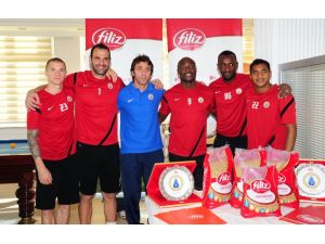 İstanbul Büyükşehir Belediyesporlu Futbolculara Makarna Partisi