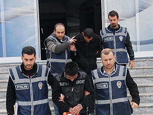 Yaşlı Vatandaş, Dolandırıcıları Adana’da Yakalandı