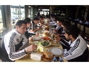 Beşiktaş, Antalya’da Moral Yemeği Yedi