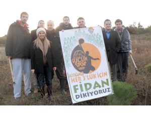 Attıkları Her Üçlük İçin Bir Fidan Dikiyorlar