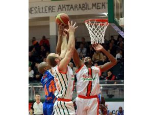 Banvit Evinde Kazanarak Zirveden Kopmak İstemiyor