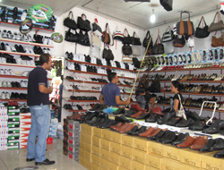 Halk, İnişten Memnun Darlıktan Şikayetçi