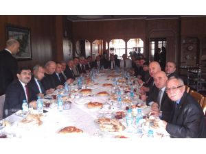 Üstün, Arkadaşlarıyla Kahvaltıda Buluştu