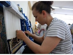 Avrupadaki Kriz İpek Halıcılığını Tehdit Ediyor