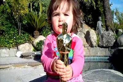 Oscar Heykelini Kırdı