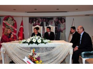 Çevre Ve Şehircilik Bakanı Bayraktar, Koruma Polisi Burak Meydanın Nikah Şahidi Oldu