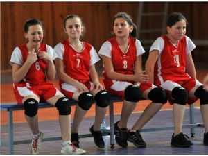 Trabzon Okullararası Küçük Kızlar-erkekler Voleybol Müsabakaları