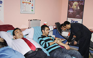 Zirve Dershanesi Kan Bağışladı