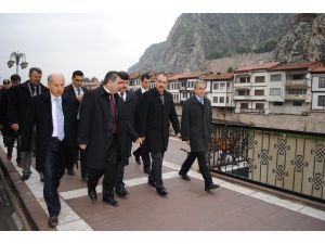 Bakan Dinçer’e Müzikli Burç Terapisi