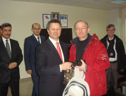 Güzel Duygularla Ayrıldılarlar