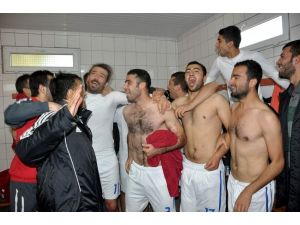 Şahinbey Futbol Takımı Zirve Yürüyüşünü Sürdürüyor