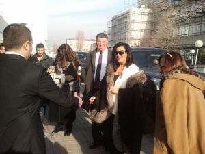 Türkan Şoray’a Kosova’da Çiçekli Karşılama