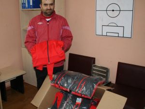 Kadir Bekmezciden Devrek Belediyespor’a Destek