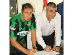 Akhisarspor İki Oyuncu İle Yollarını Ayırdı