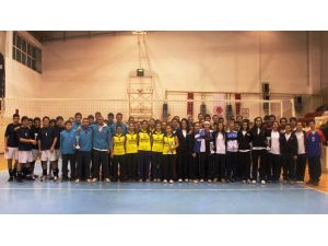 Yalovada Voleybol Turnuvası Sona Erdi