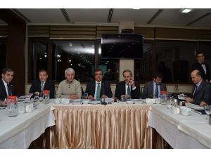 Ak Parti İl Yönetimi, Gece Yarısı Toplantısında Bursa’nın 100 Projesini Ele Aldı