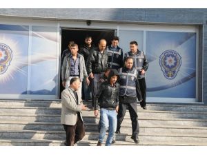 Aranan Şahıslara Yılbaşı Sürprizi