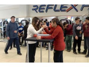 Yalovada Bilekler Yarıştı