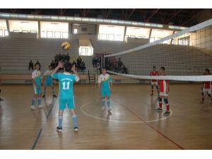 Genç Erkekler Voleybol Turnuvası Başladı