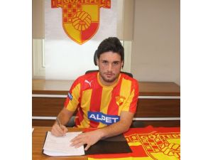 Göztepe’den Çifte İmza