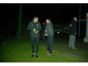 Milli Takım Hocaları Yağmur Altında Maç Yaptı