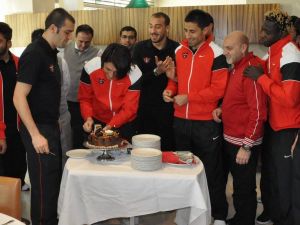 Gaziantepspor’da Yasin Pehlivana Sürpriz Doğum Günü
