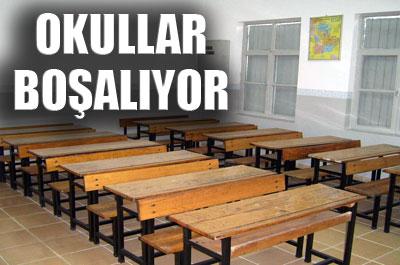 Okullar boşalıyor!