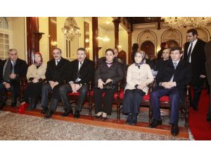 Dışişleri Bakanı Davutoğlu, Üç Dinin İbadethanelerini Gezdi