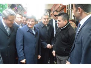 Dışişleri Bakanı Ahmet Davutoğlu Kemeraltı Çarsını Gezdi