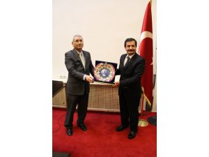 Merkez Bankası Eski Başkanı Yılmaz: Türkiye Küresel Krize Rağmen Sağlıklı Büyüyor”