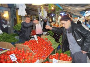 Pazarda Sebzeler De Fiyatlar Da Dondu