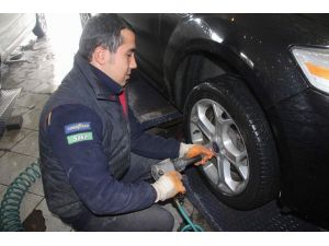 Araç Lastiği Satıcılarından Sitem: “kar Lastiği Bulamıyoruz”