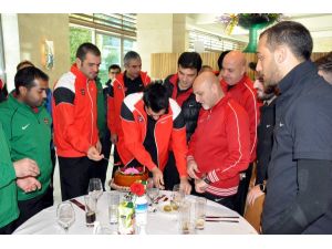 Gaziantepsporlu Muhammet Demir’e Doğum Günü Sürprizi
