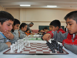 Okullar Arası Satranç Turnuvası Başladı