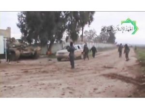 Suriyede Muhalifler Havaalanını Ele Geçirdi