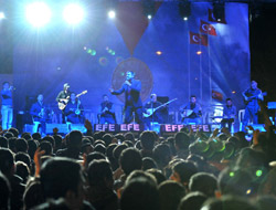 Hüseyin Turan Konseri Coşturdu