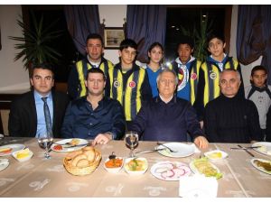 Aziz Yıldırım Boks Şubesi’ni Yemekte Ağırladı