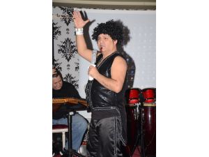 “mikrop Hikmet”in Hikayesi Yeşilçam Filmlerini Aratmıyor