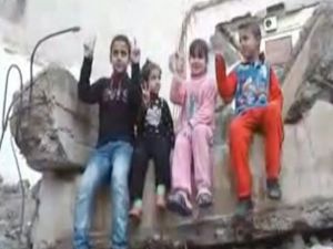 Suriyedeki Çocuklar Mermilerle Oynuyor