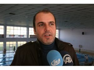 Ekonomik Krizdeki Yunanlı Yüzücülere Büyük Jest