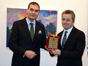 Ressam Yıldırım, Sergi  Açtı