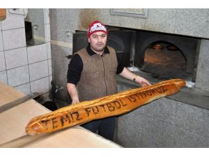Temiz Futbol İçin 2 Metrelik Ekmek Yaptı