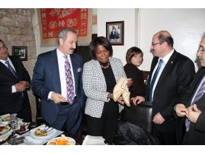 Bakan Çağlayan’a Yemeni Hediye Edildi