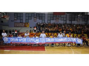 Yarıda Kalan Olaylı Maçı Galatasaray Kazandı
