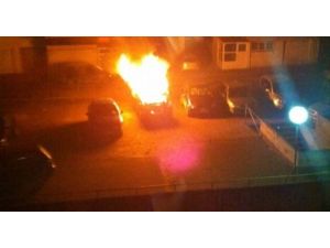 Kosovada Makam Araçları Ateşe Verildi