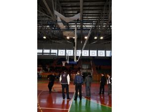 Basketbol Maçına Su Akıntısı Molası