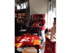 Galatasaray Storelarda Sneıjder Formaları Hazır