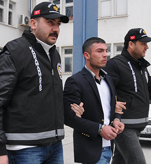 Alkol Şişede Durduğu Gibi Durmadı 