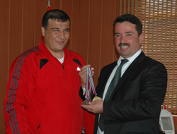 Okumuş’ tan Sporcuya Ödül