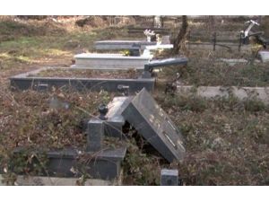 Kosova’da Sırplara Ait Mezar Taşlarının Tahrip Edilmesine Tepki